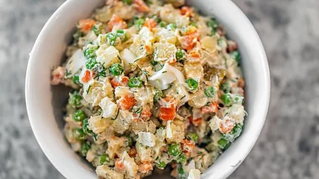 Ile sałatka może stać w lodówce, by nie stracić świeżości?