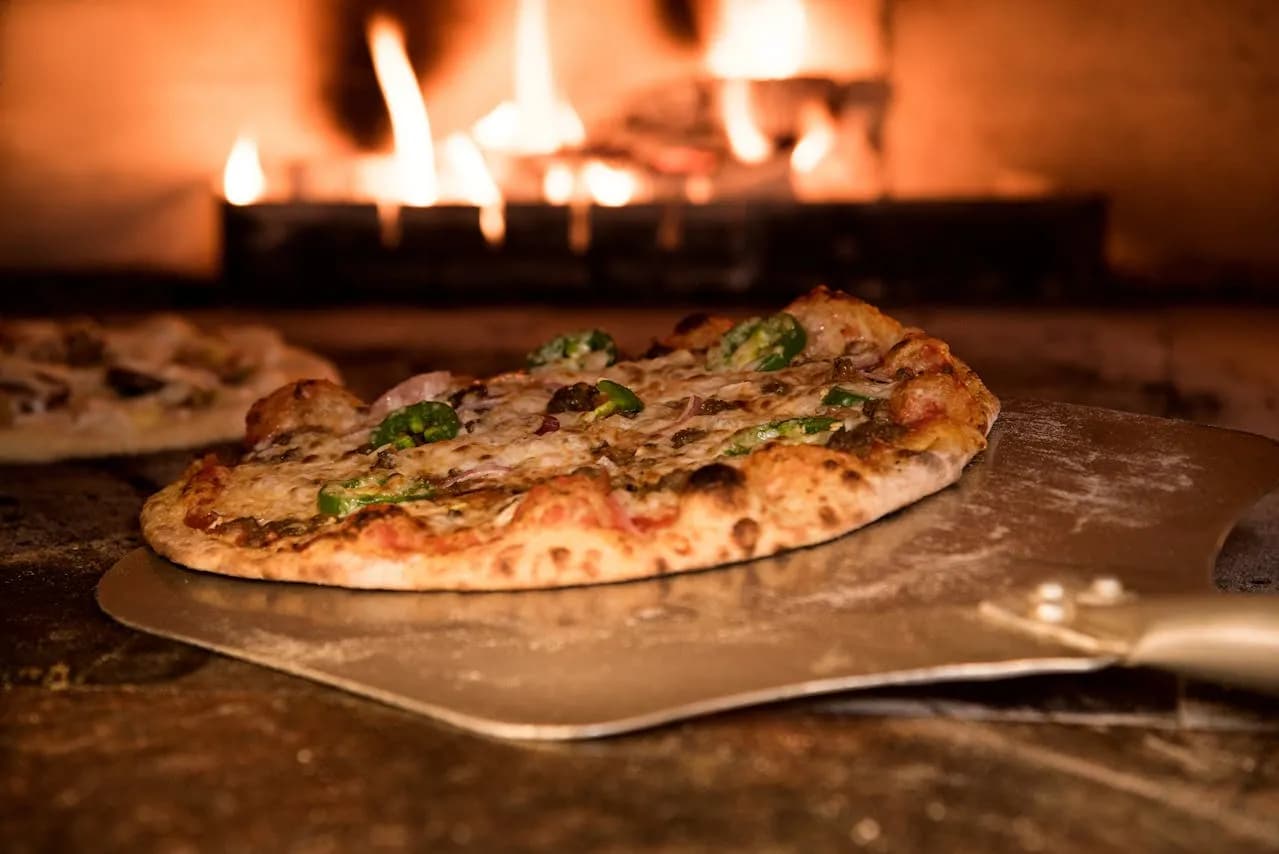Ile pizz dziennie sprzedaje pizzeria? Zaskakujące statystyki sprzedaży