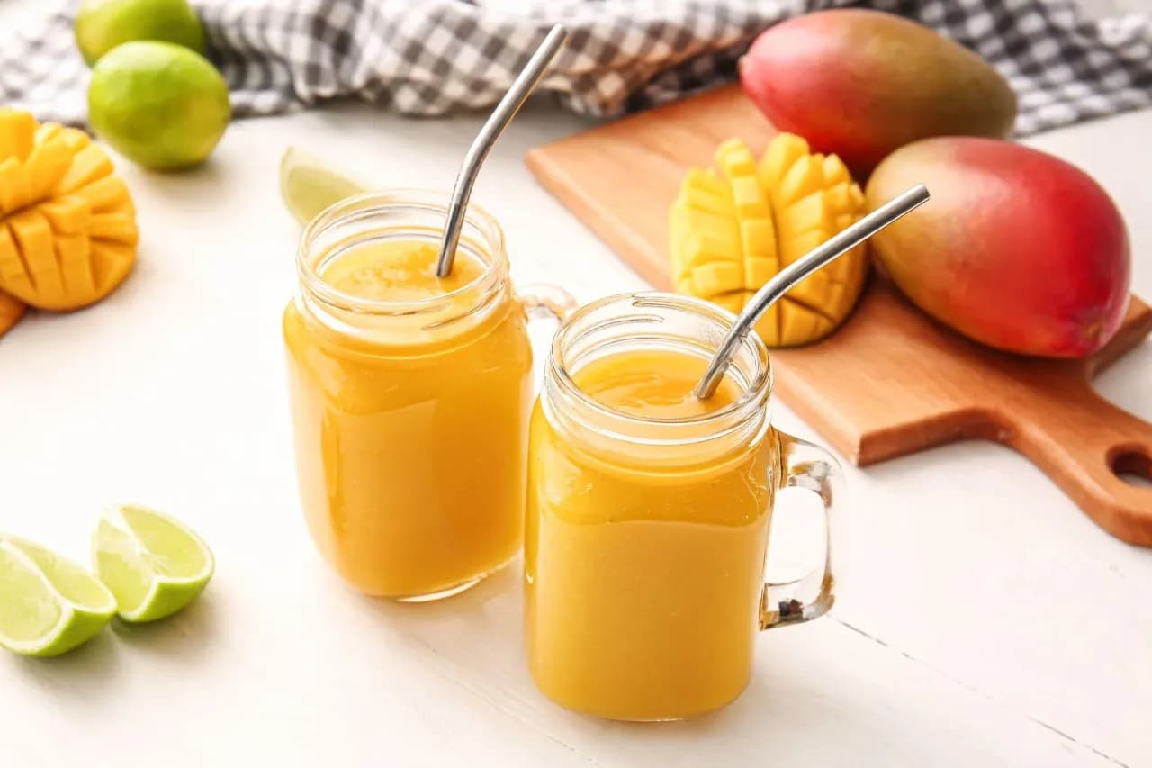 Koktajl z mango: orzeźwiający przepis na zdrowy napój latem