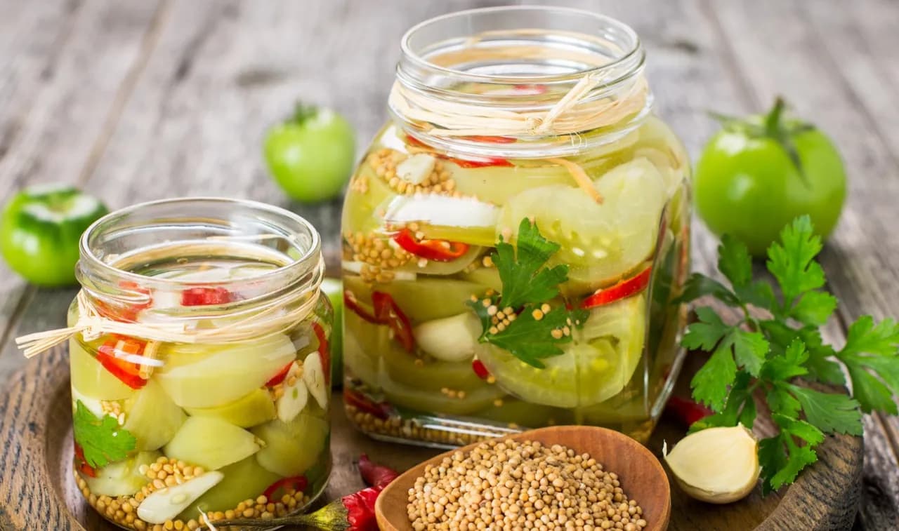 Jak zrobić sałatkę z zielonych pomidorów na zimę - prosta receptura