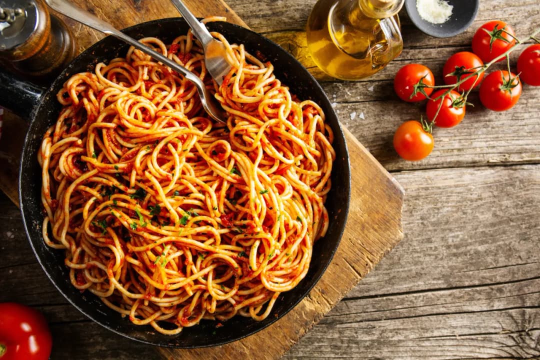 Szybkie spaghetti na patelni – prosty przepis na pyszne danie