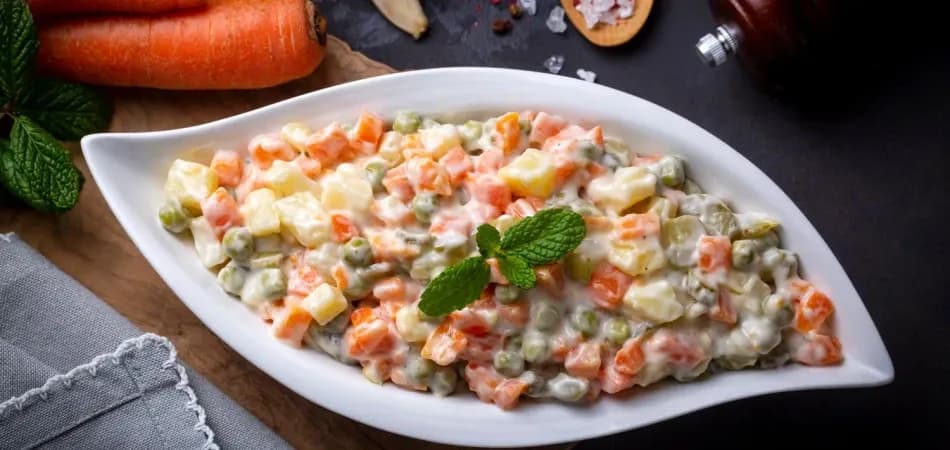 Ile może stać sałatka jarzynowa? Sprawdź, aby uniknąć zepsucia