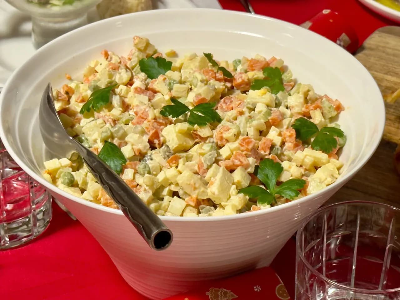 Jakie ogórki do sałatki jarzynowej: wybierz najlepsze smaki i tekstury