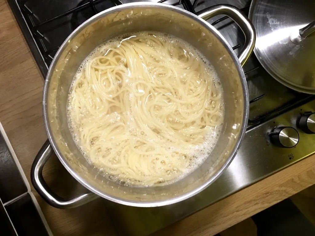 Ile kalorii ma ugotowany makaron? Zaskakujące różnice w kaloriach!