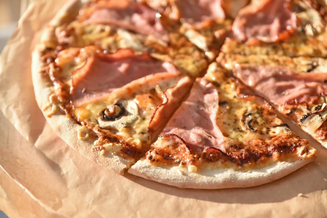 Jak przygotować pieczarki do pizzy, aby uniknąć wodnistego smaku