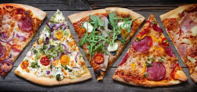 Z czym pizza domowa? Odkryj najlepsze dodatki i smaki