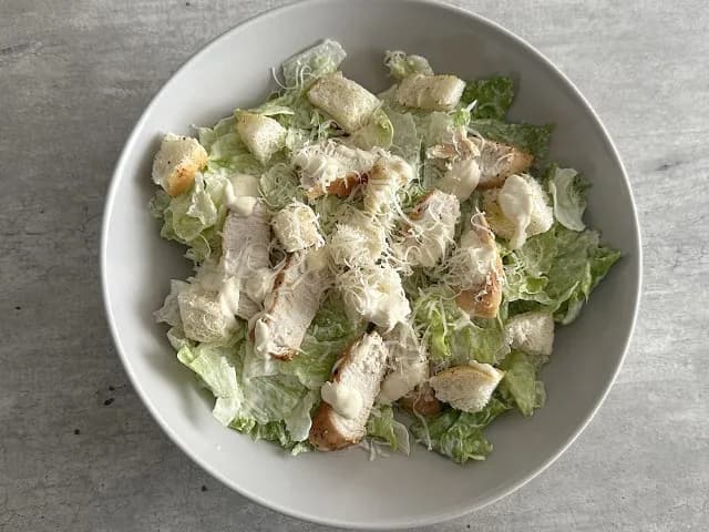 Jak zrobić grzanki do sałatki cezar, które zachwycą smakiem