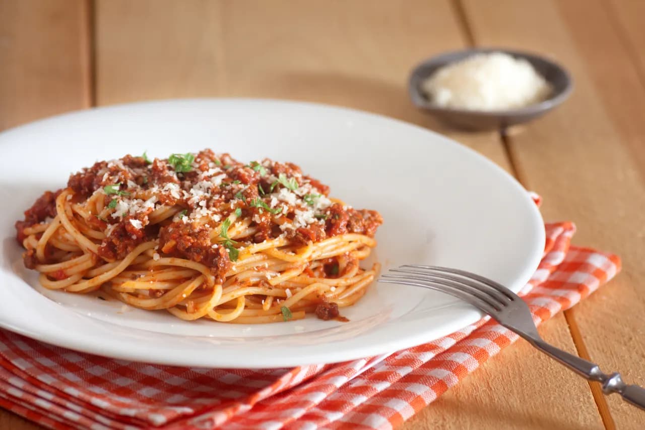 Kalorie w makaronie spaghetti: ile naprawdę mają surowe i gotowane?