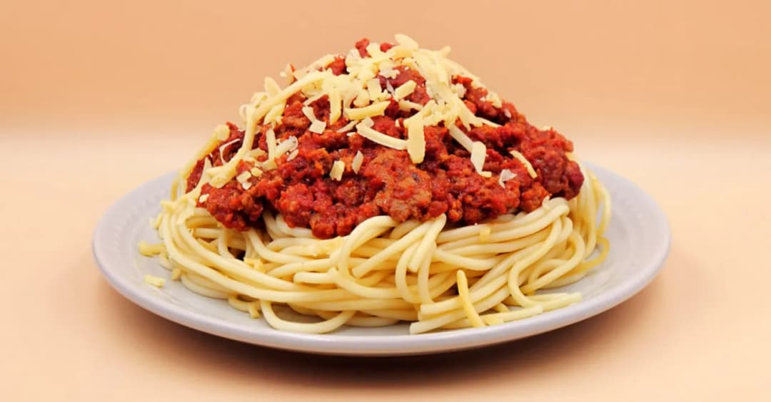 Ile kcal ma spaghetti bolognese z makaronem? Sprawdź, co jeść!