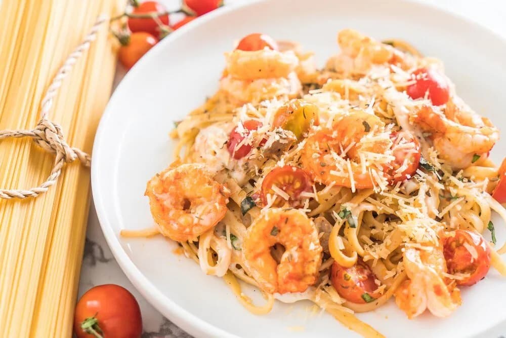 Pyszne spaghetti z krewetkami i szpinakiem w 30 minut – łatwy przepis