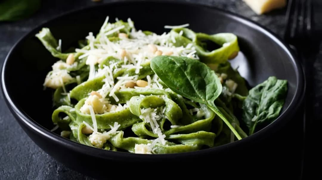 Jak zrobić szpinak z makaronem w 30 minut – pyszny przepis na obiad